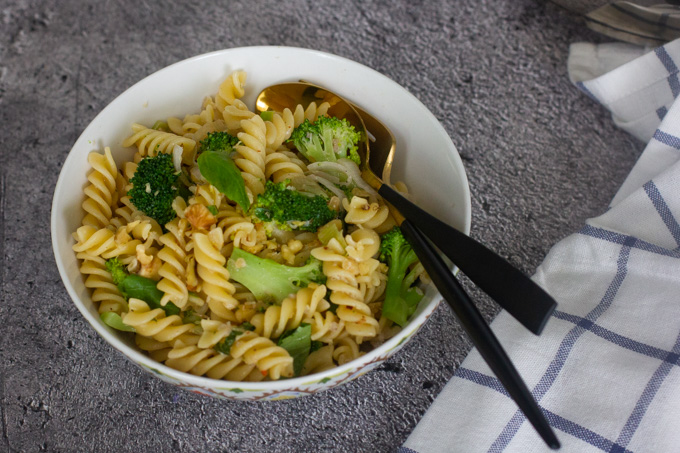 Broccoli, Leek and Walnuts Pasta