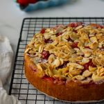 Strawberry cake with streusel