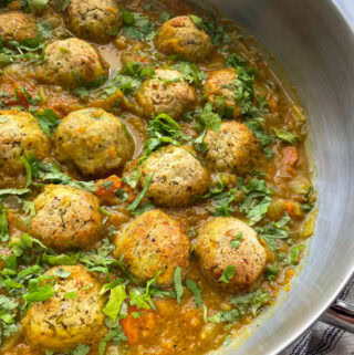 קציצות שעועית לבנה ושקדים